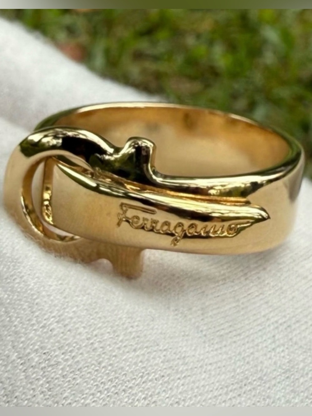 Salvatore Ferragamo GANCINI scarf ring gold tone made in Italy EUC